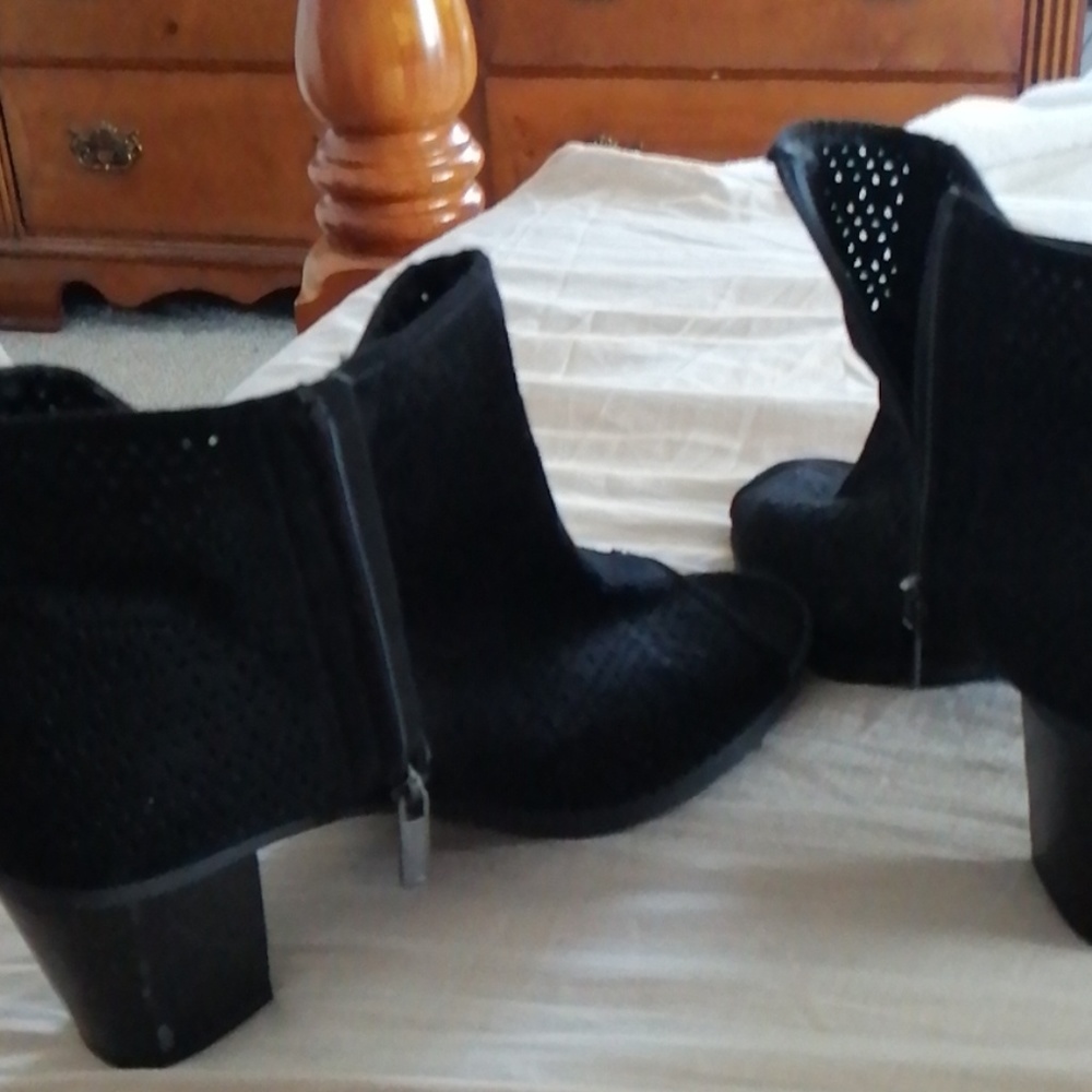 Boots - Picture 3 of 3